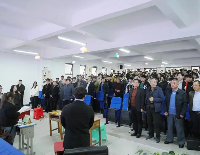 深化提醒了网络陷阱对青少年的潜在损害具有很强的警示和教育价值 深化提醒了网络陷阱对青少年的潜在损害具有很强的警示和教育价值